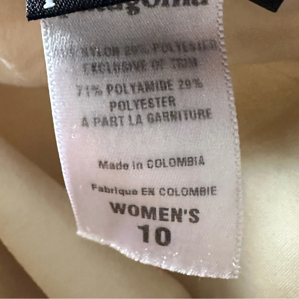 Patagonia || Woman’s tan Island Hopper Shorts size 10
